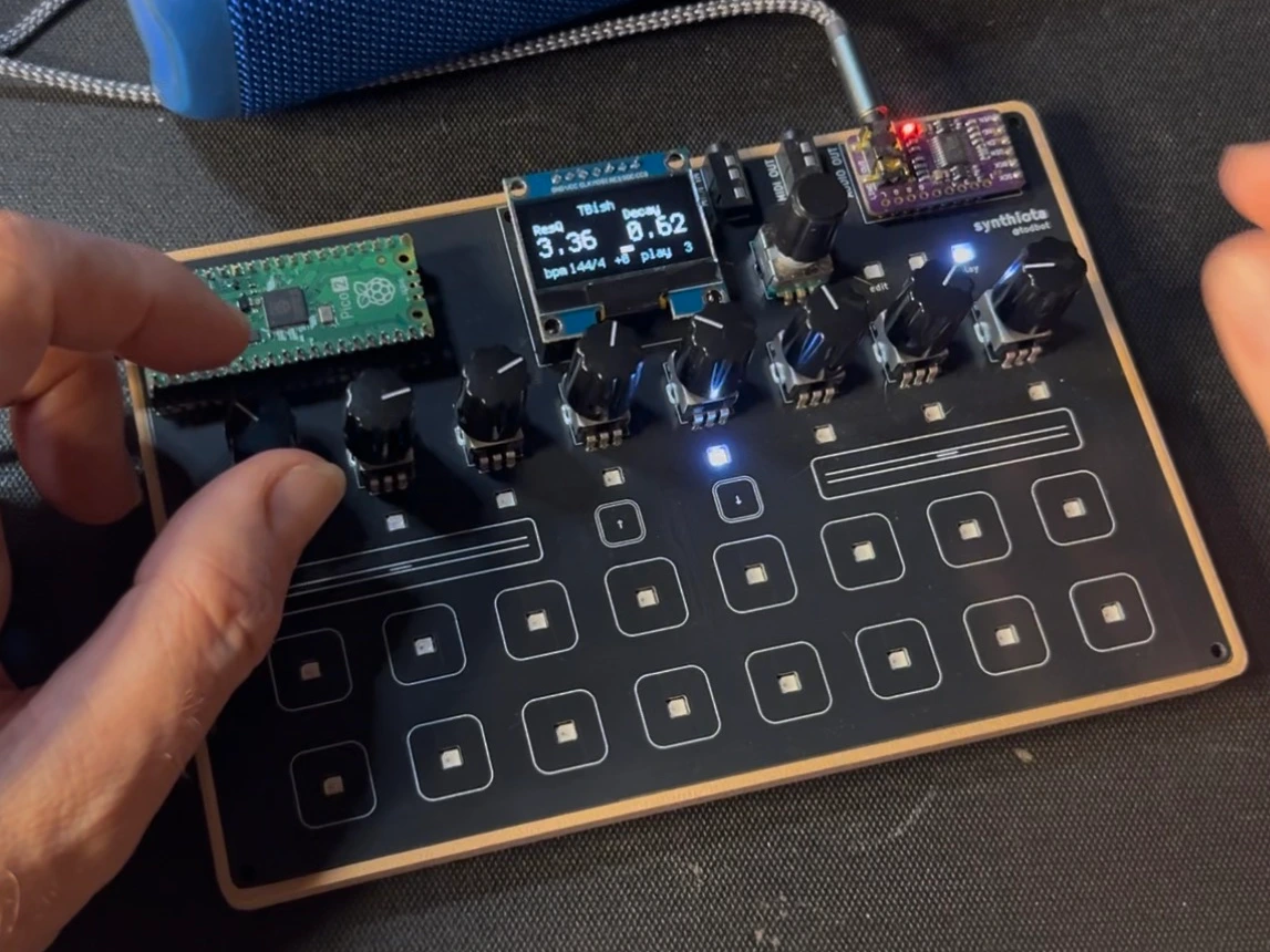 synthiota Pico/Pico2-based board for playing with synthesizers in CircuitPython