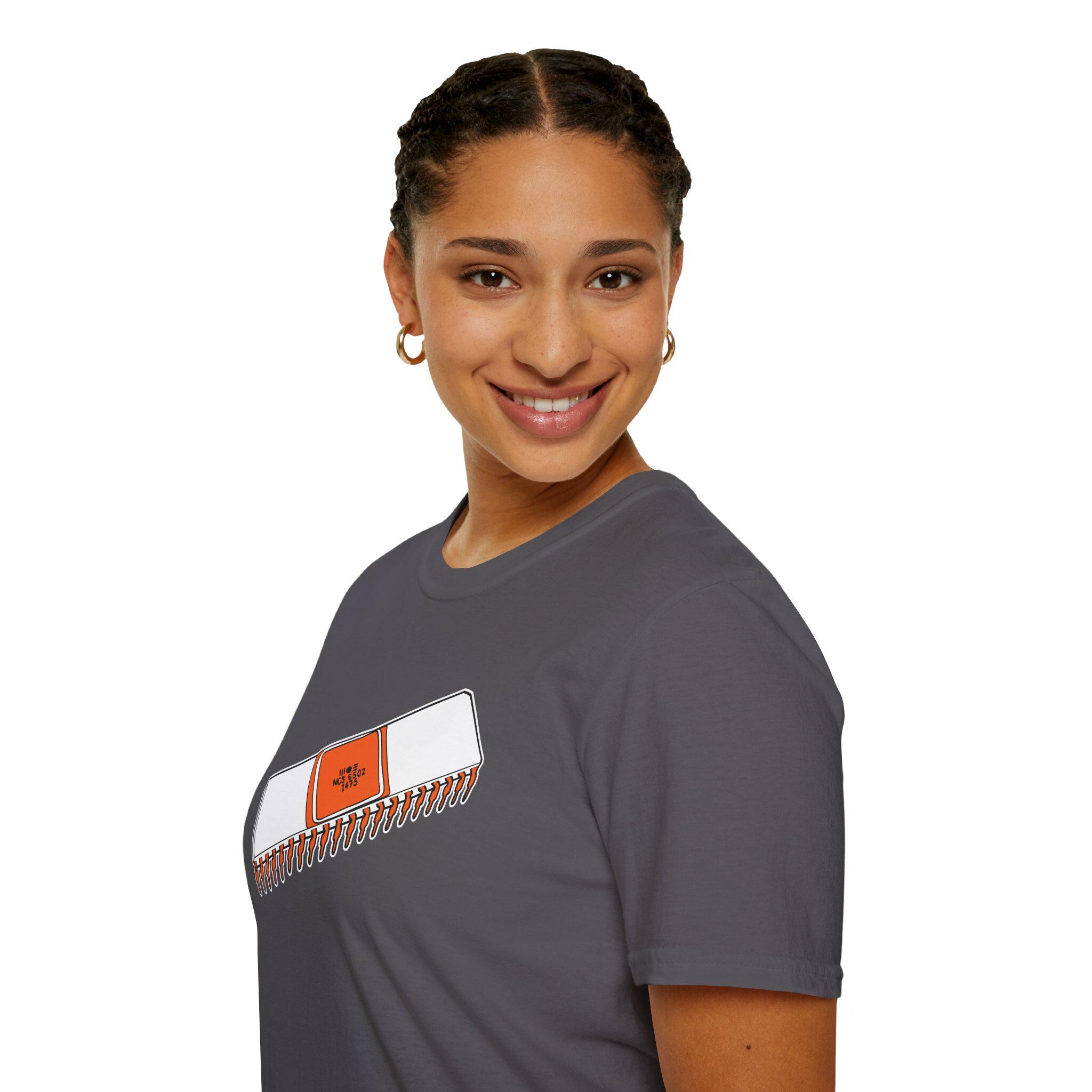 MOS 6502 CPU Microprocessor Chip T-Shirt | Retro Computing Apple I Vintage Elect