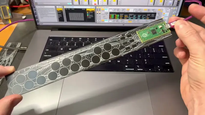 PicoTouch - Capsense MIDI keyboard for RasPi Pico