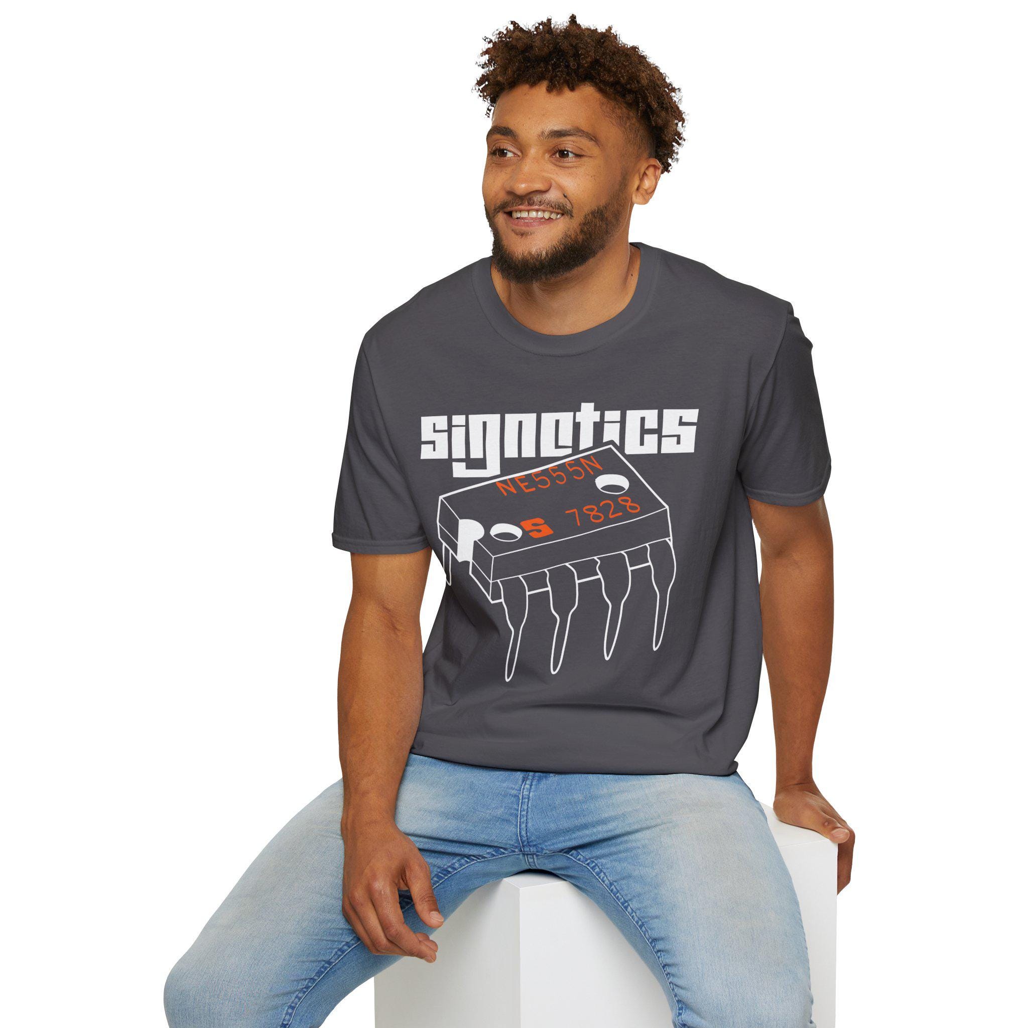 Vintage Signetics 555 Timer T-Shirt | Hand-Drawn Electronics Engineer Gift | Cla